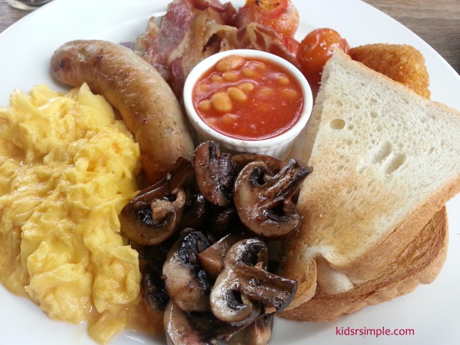 Full Melba Cooked Breakfast - this is very yummy indeed and good to share with the kids